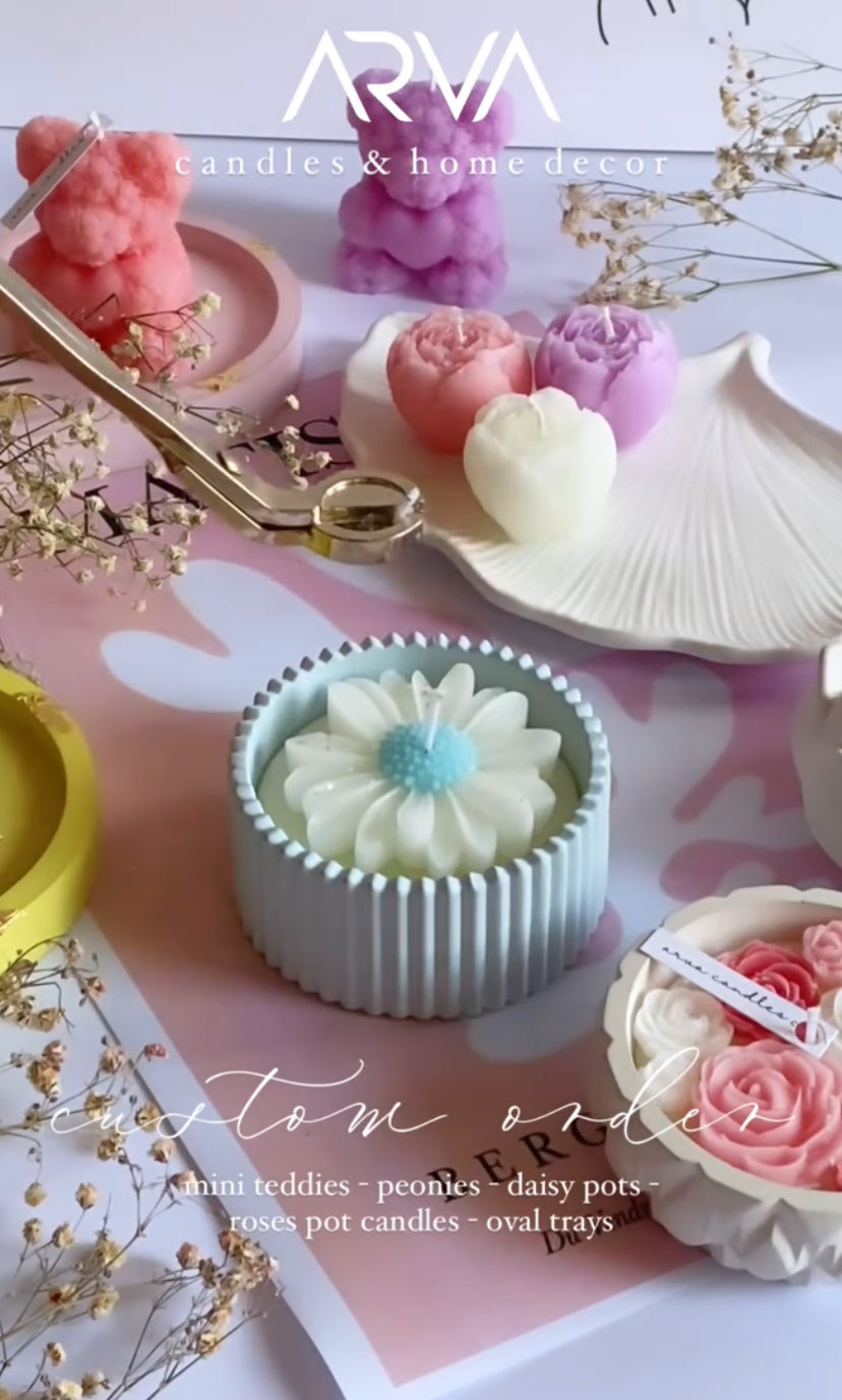 Daisy Pot Candle With Hand Painted Tray